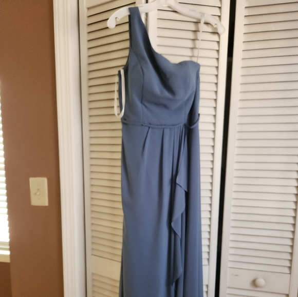 David's Bridal Dresses & Skirts - EUC DAVIDS BRIDAL long dress only worn once. Size 6
